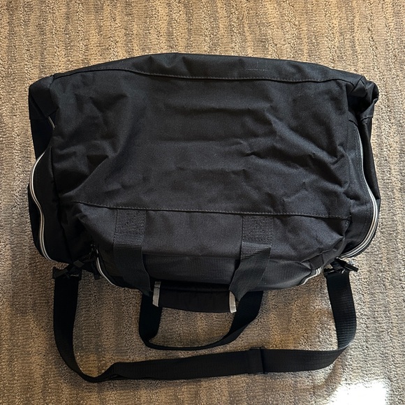 Reebok Classic Black Duffel Bag - Picture 3 of 7